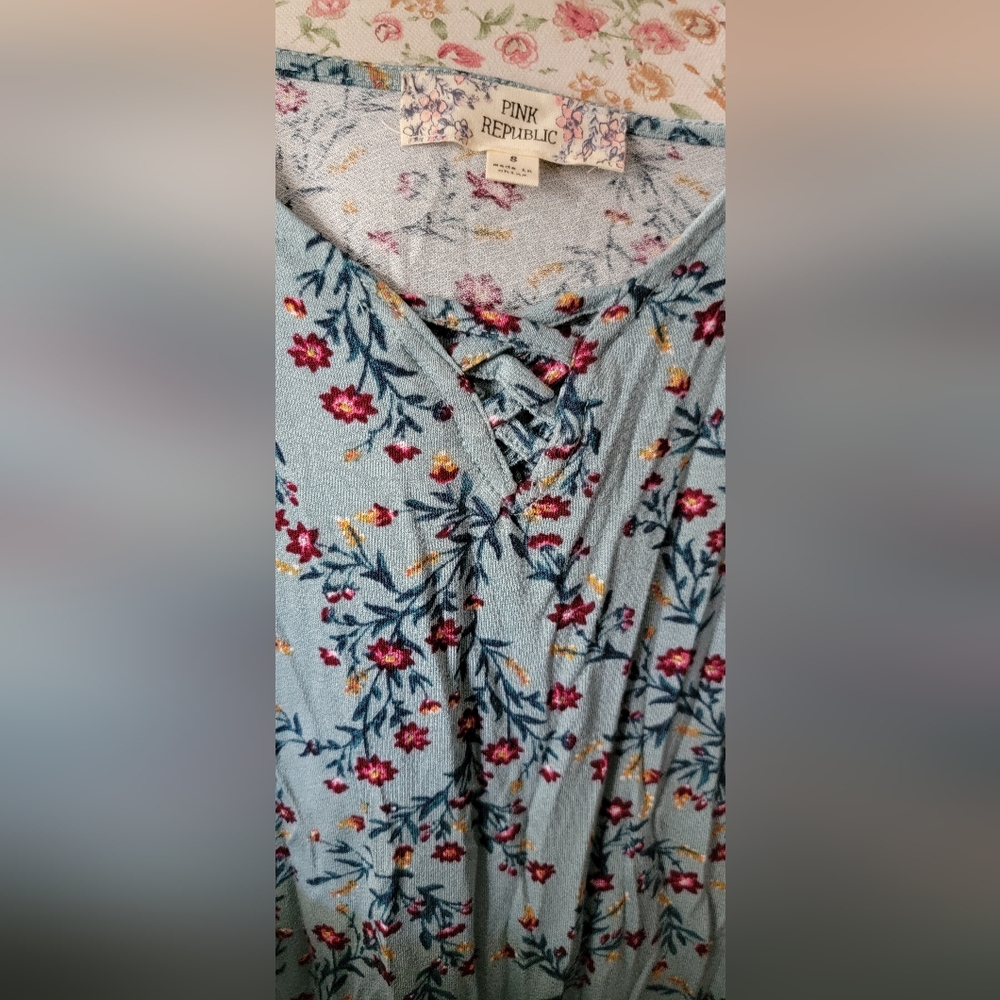Pink Republic Floral Lace-Up Top Size Small - Picture 2 of 4
